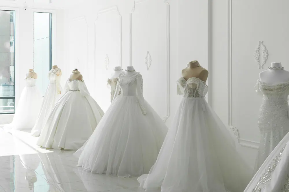 beautiful-wedding-bridal-dresses-mannequin-showroom-mall
